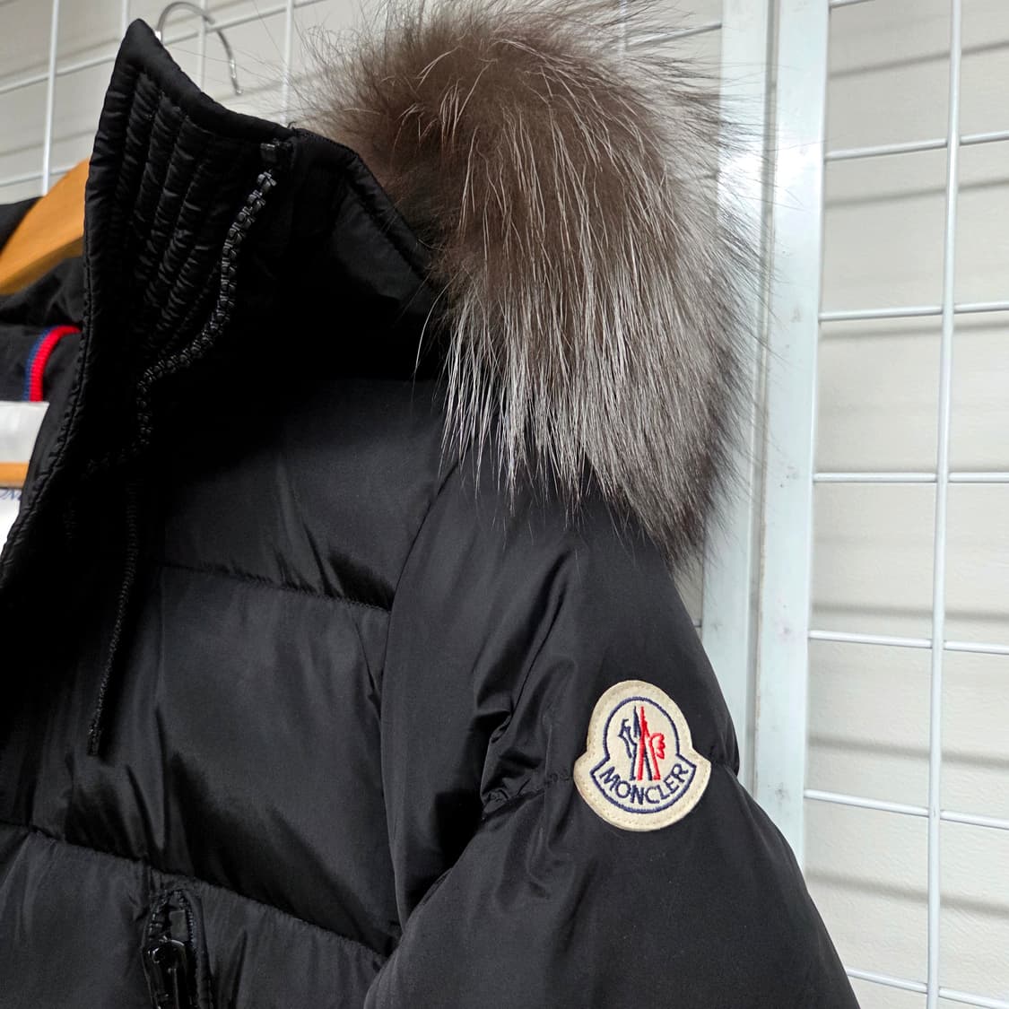 몽클레어 아프로티 폭스퍼패딩(정품) 신세계백화점 상품이미지5