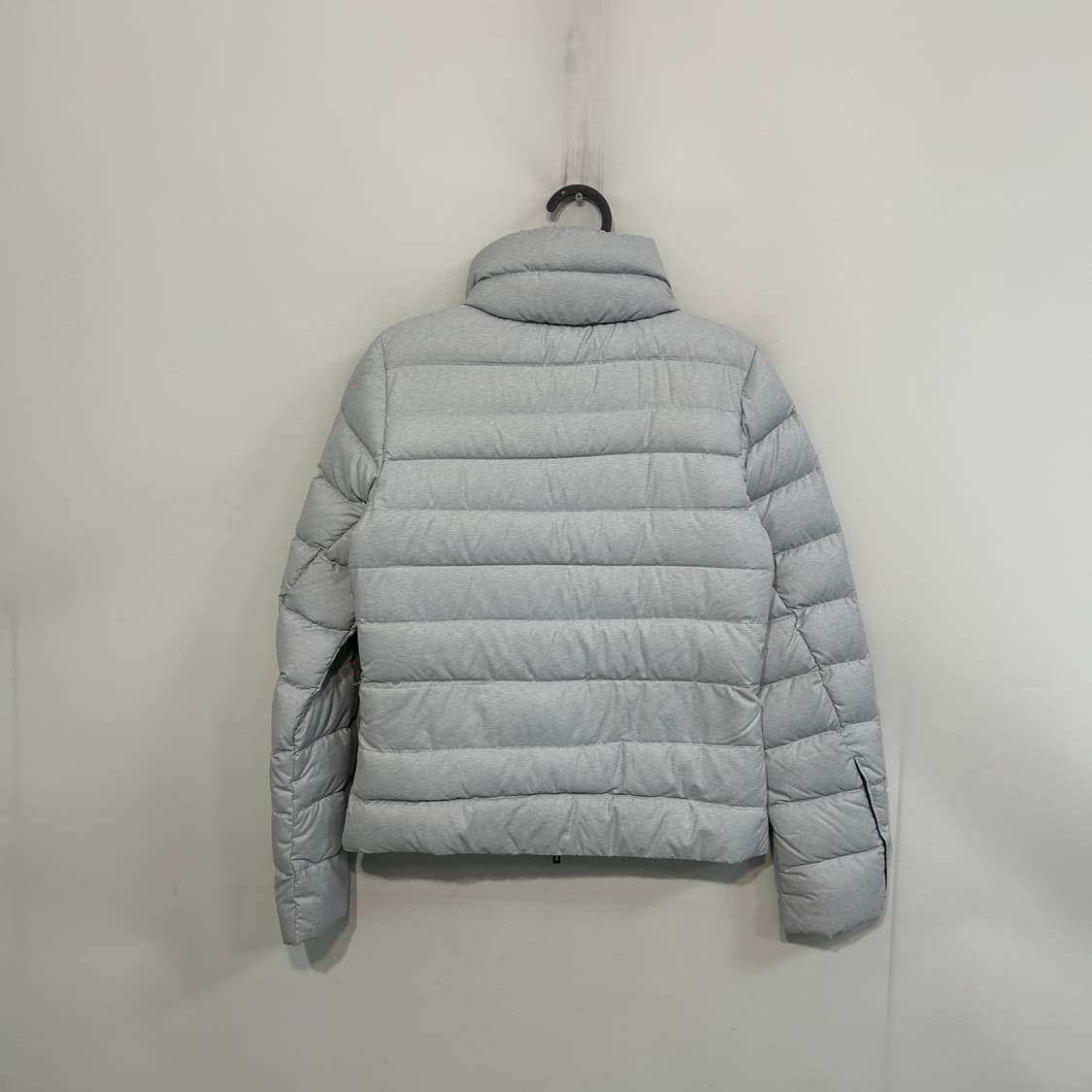 아디다스 여성 구스다운 경량 패딩 M  상품이미지3