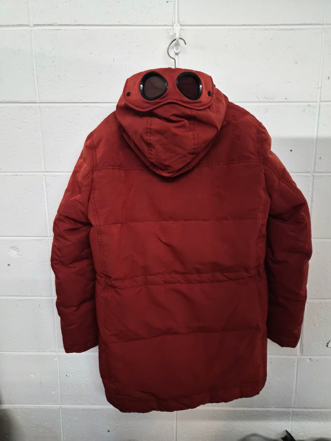 105) C.P 컴퍼니 렌즈 덕다운 패딩 팝니다 상품이미지2