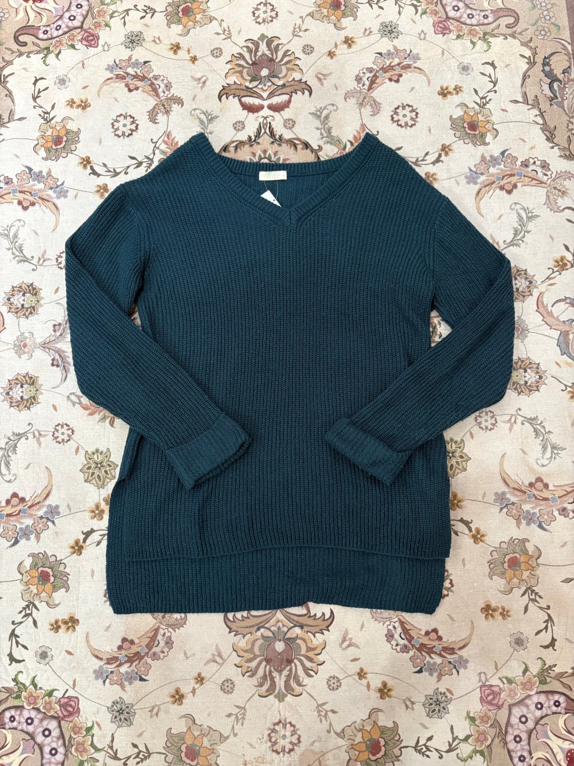 어스뮤직 v넥 사이드슬릿 니트 상품이미지1