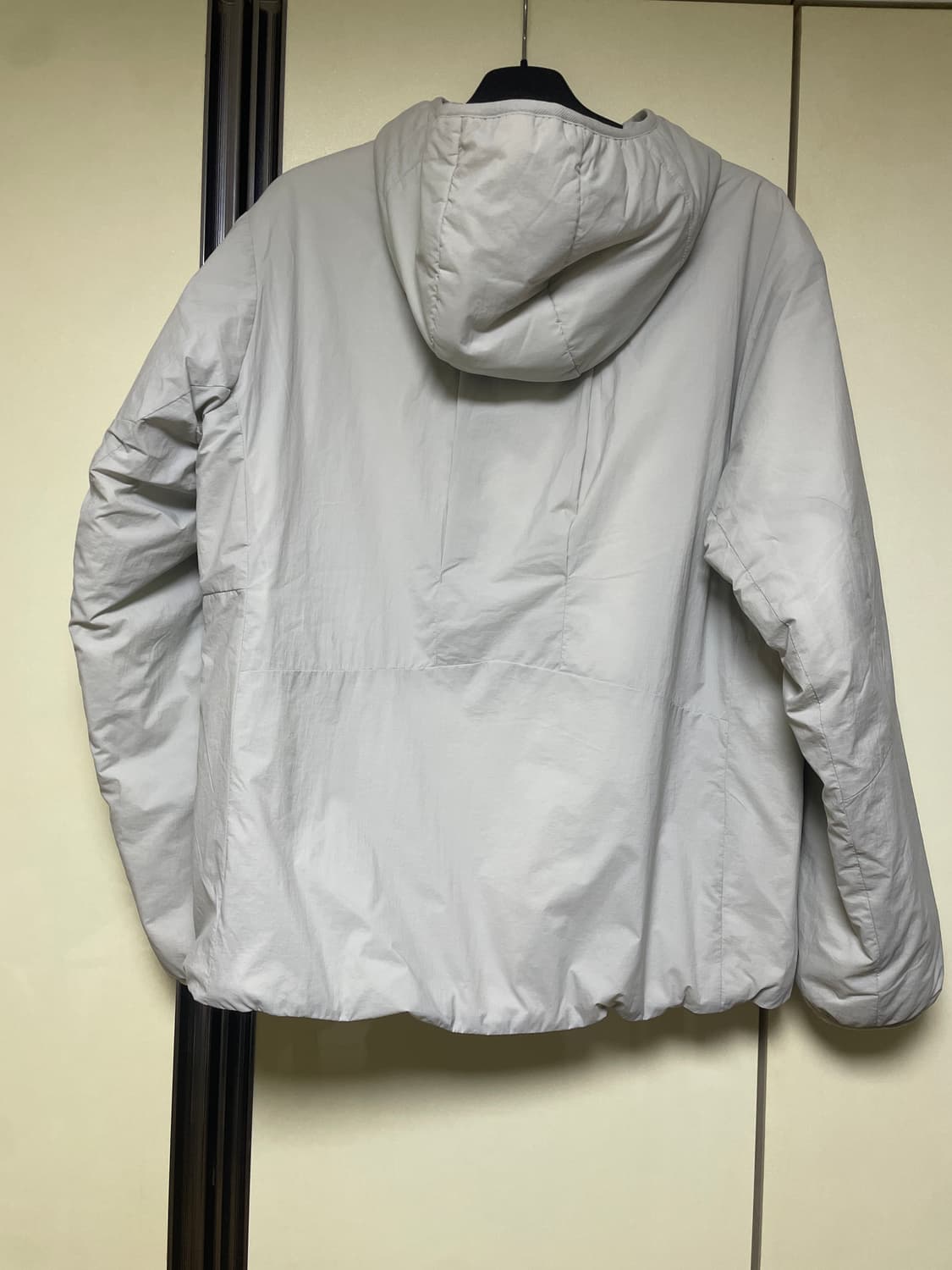 살로몬 모디세이 패딩 자켓 라이트 그레이 상품이미지2