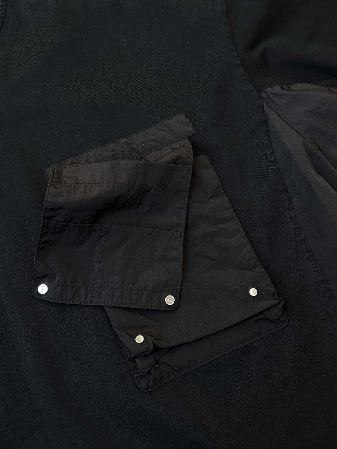 우영미 21SS 스퀘어 로고 나일론 포켓 티셔츠 상품이미지4