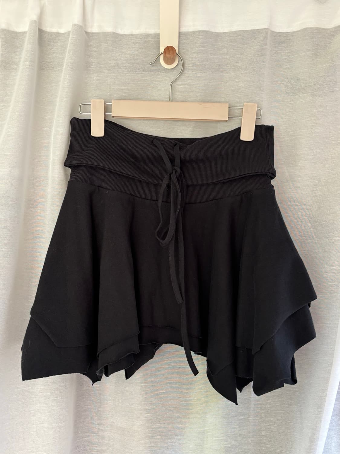 길라아카이브 PISTOL FRILL LIP SKIRT_BK 상품이미지2