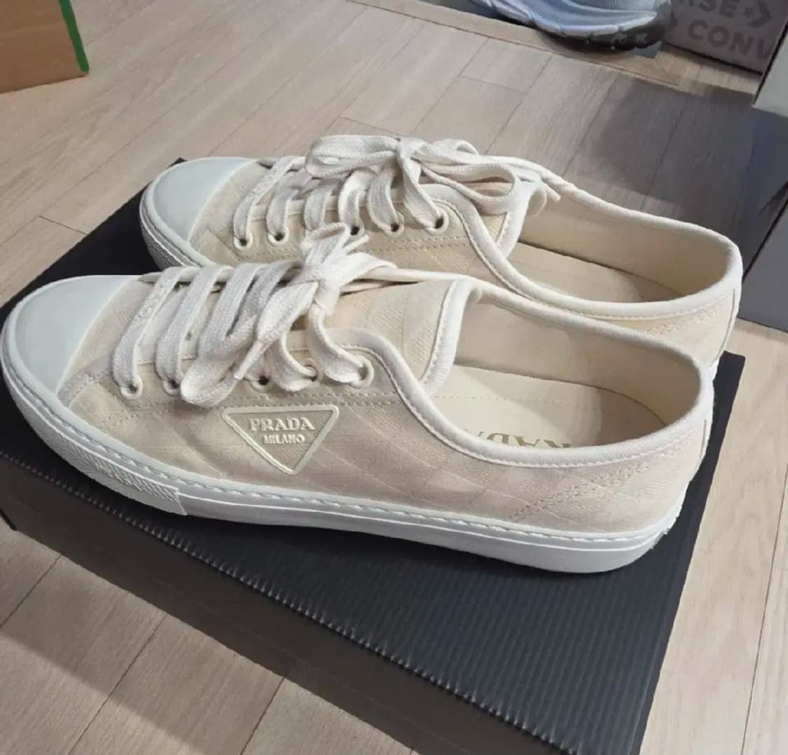 프라다 삼각로고 캔버스 로우탑 스니커즈 UK 9 사이즈 상품이미지2