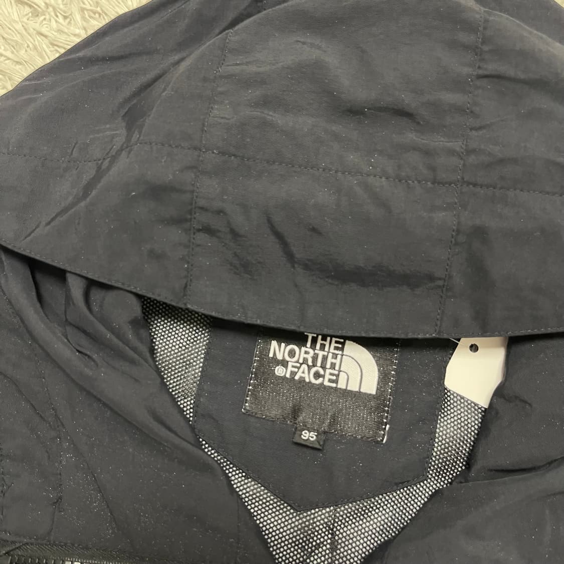 The North Face black windbreaker 상품이미지6