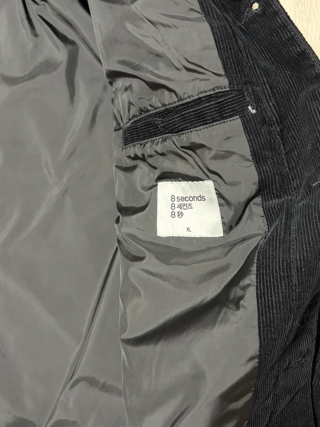 에잇세컨즈 코듀로이 숏 트러커 블랙 상품이미지4