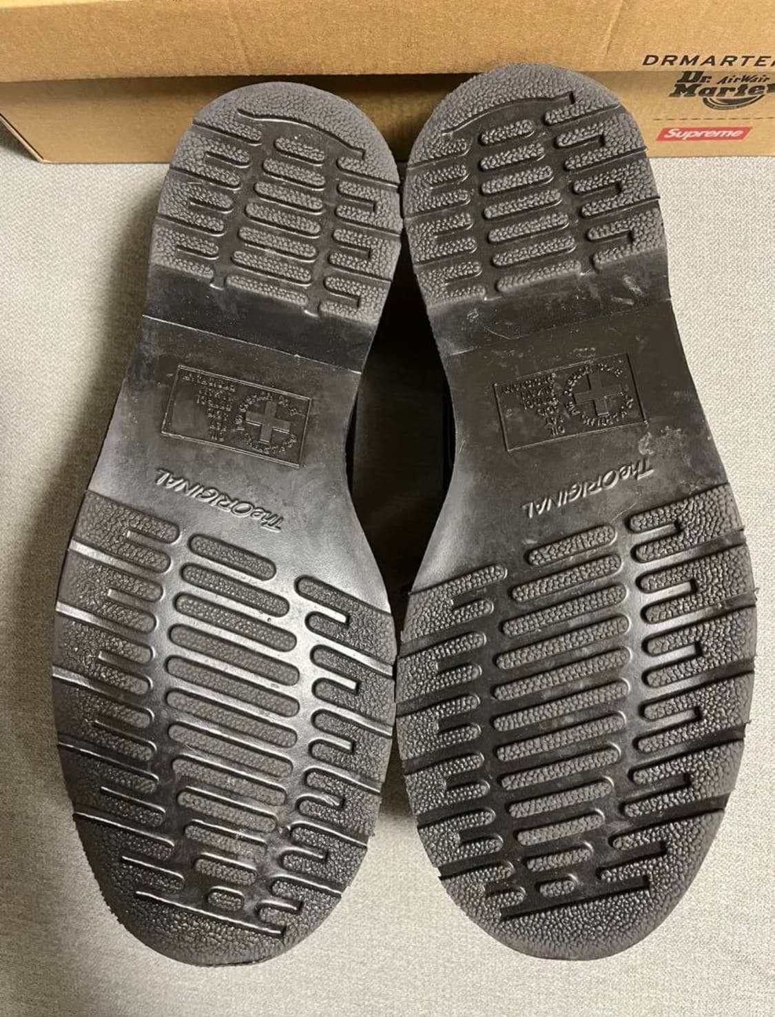 Supreme × Dr.Martens 3 Eye Shoe Black 상품이미지4