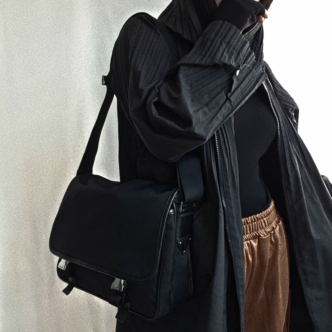 [정품 PRADA] 프라다 투버클 나일론 크로스백 메신저백 남녀공용 상품이미지1