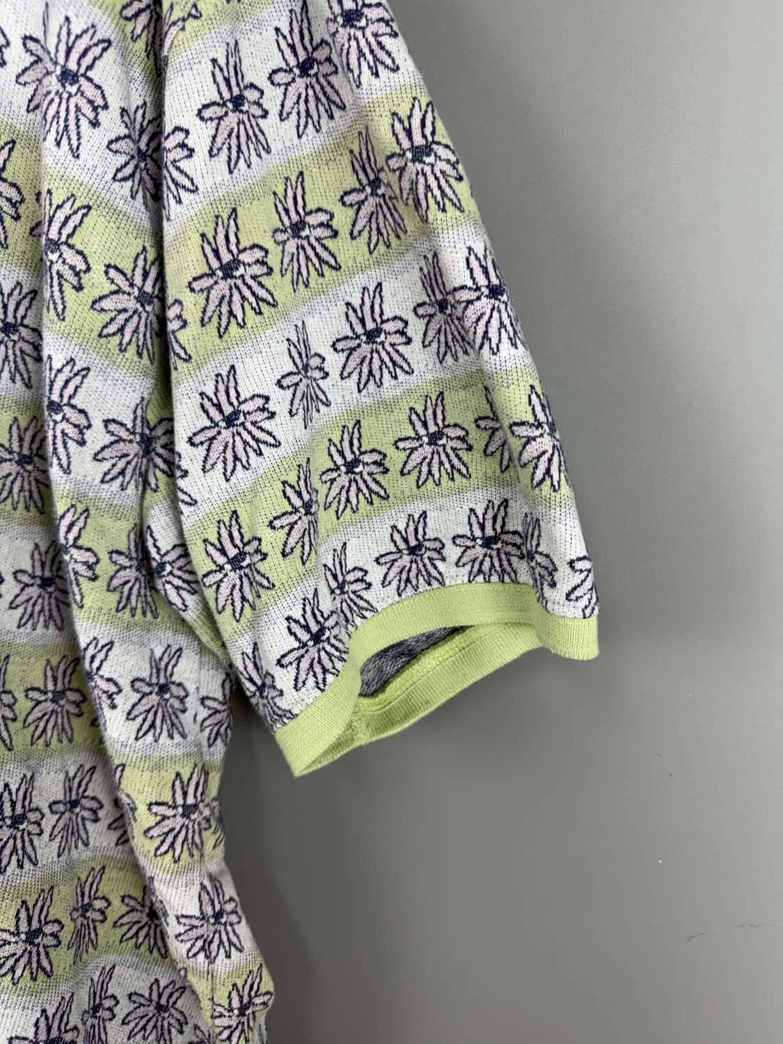 오베이 유니티 자카드 플라워 카라 반팔 티셔츠 E36 상품이미지4