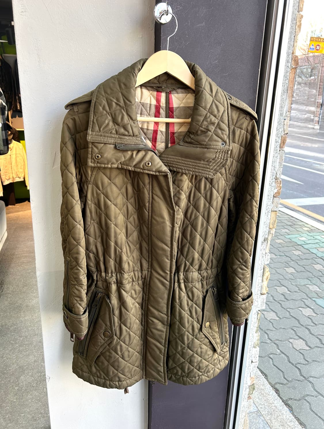 S/ 버버리 퀄팅 노바체크 경량 패딩자켓 상품이미지2