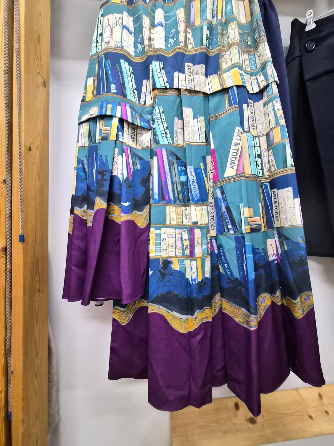 럭키슈에뜨 프릴 블라우스. lusso 언발 일러스트 스커트 상품이미지9