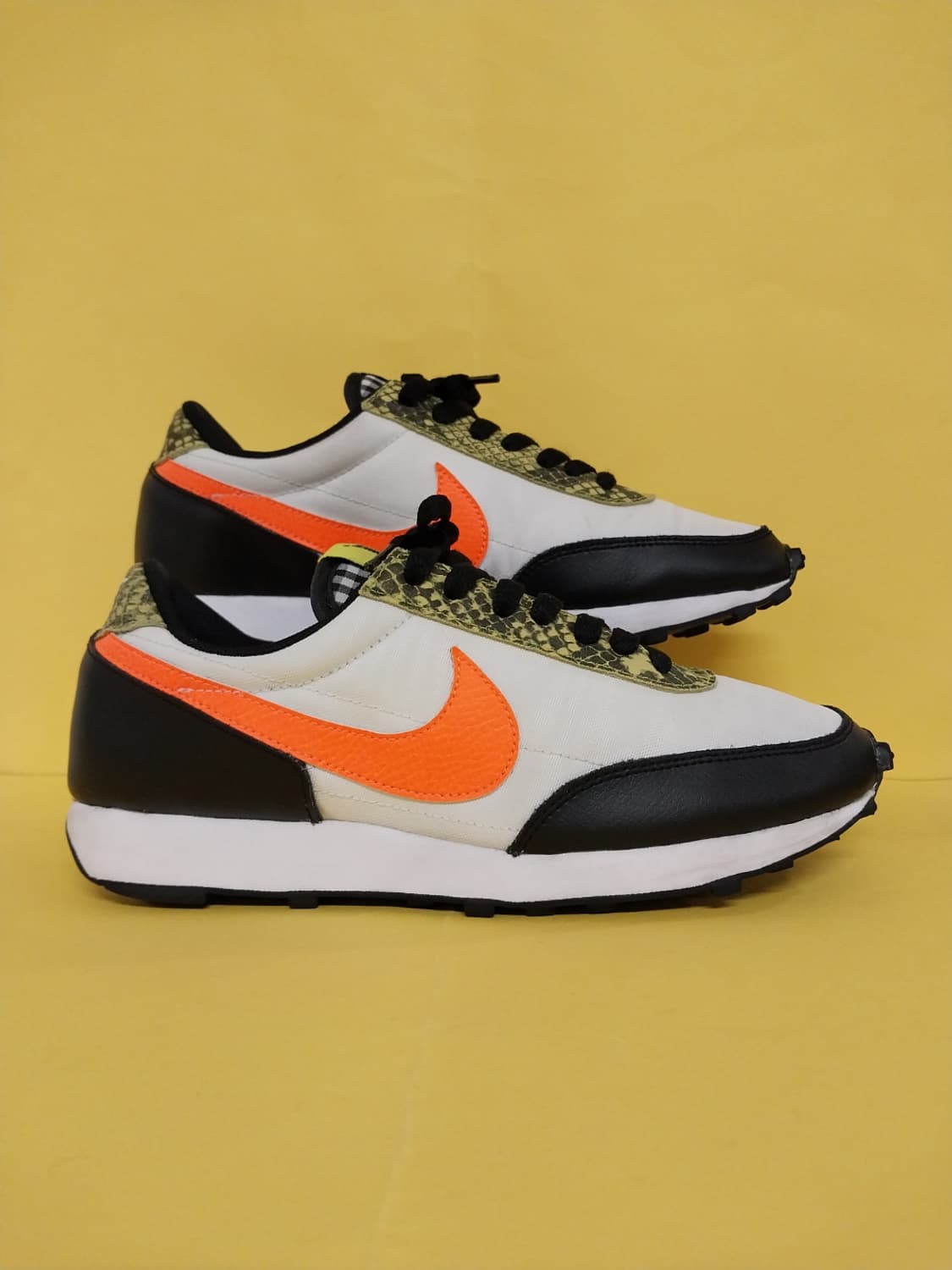 여성 나이키 데이브레이크 토탈 오렌지블랙 운동화 (240) 상품이미지3