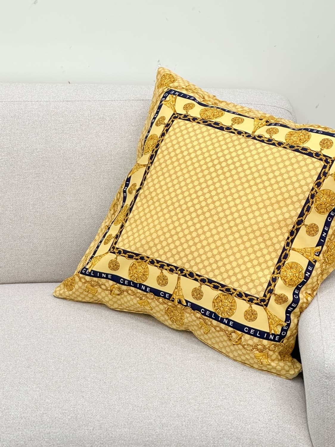 [새상품] celine / 셀린느 로고 쿠션 커버 세트  상품이미지4