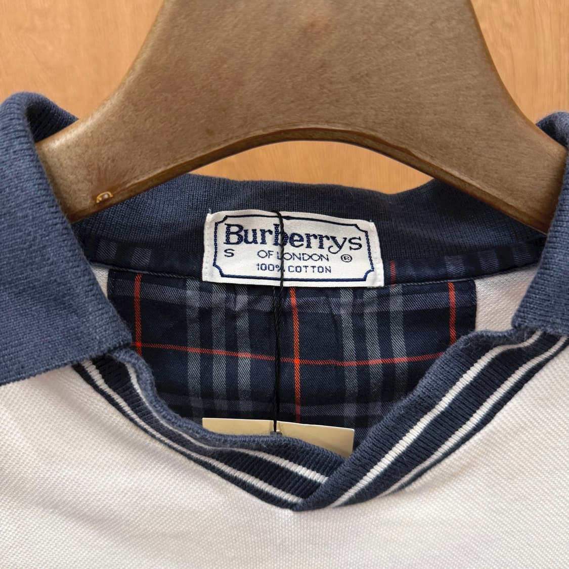 버버리 코튼 반팔 티셔츠 배색 카라넥 로고 자수 디테일 레귤러핏 화이트 상품이미지6