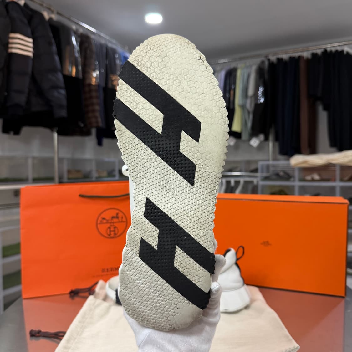 [리오브] 에르메스 바운싱 블랑 스웨이드 스니커즈 상품이미지4