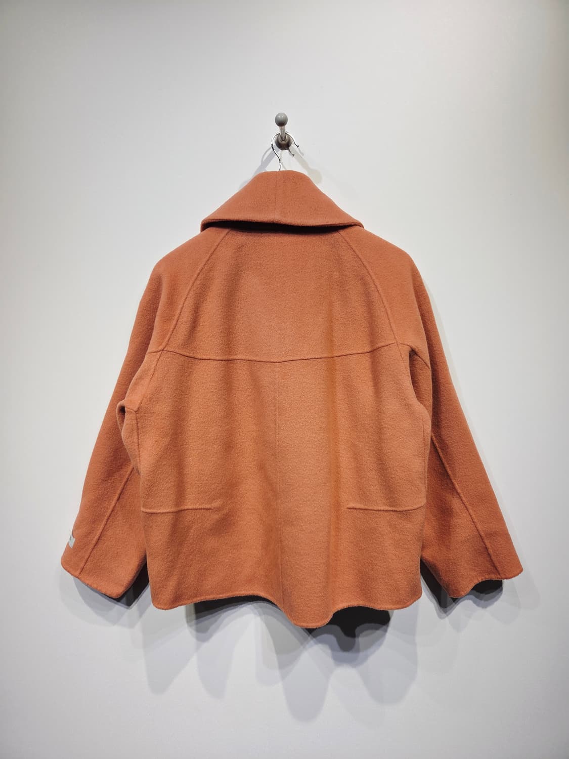 더아이잗(TheIzzat) 코랄 오버핏 캐시미어 숏코트_55 상품이미지7