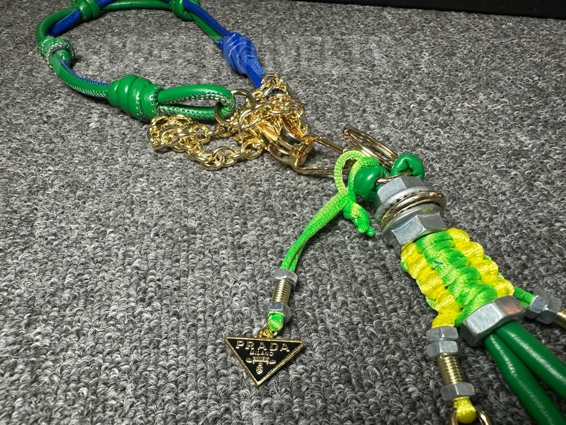 프라다 로봇 백참 그린 상품이미지7