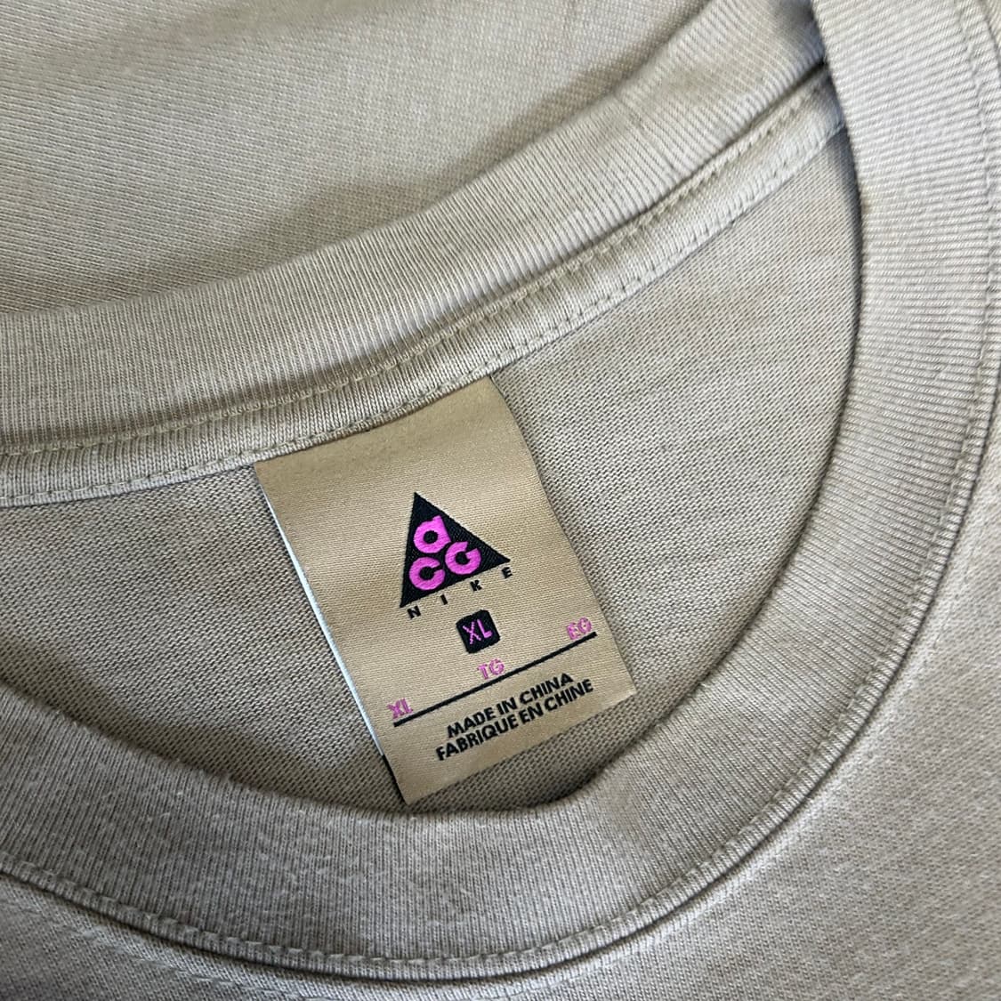 XL 나이키 acg 프린팅 베이지 반팔티 상품이미지4