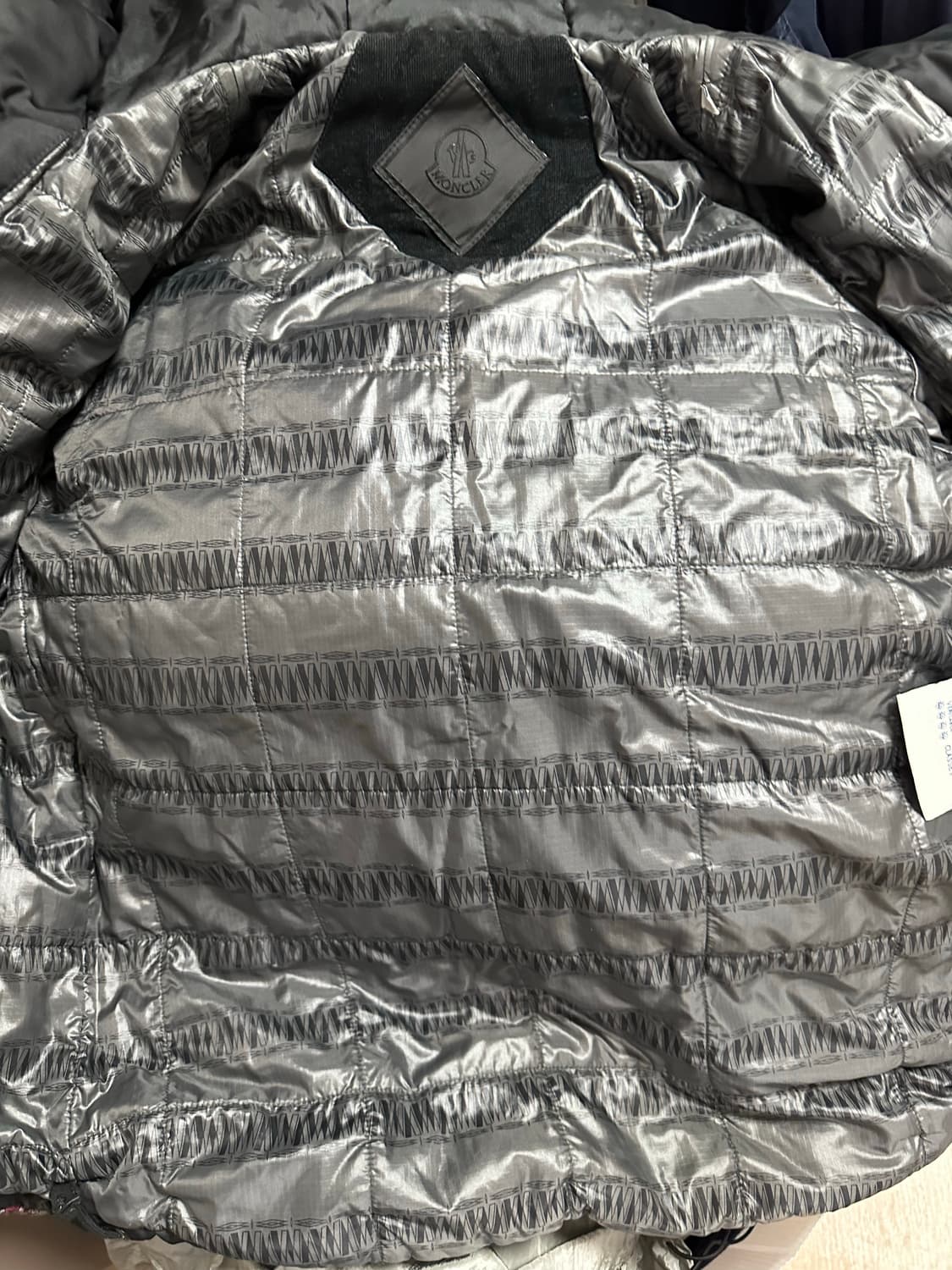몽클레어 텐잠  패딩 1사이즈 (90-95 추천) 정품 상품이미지9