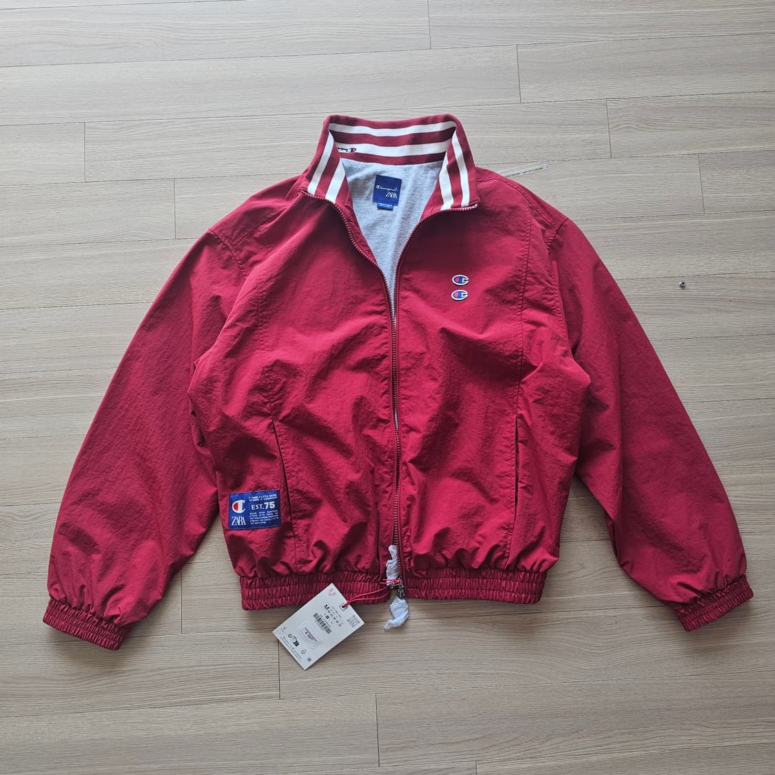 M 새제품) 자라 x 챔피온 테크니컬 패치 자켓 레드 간절기 점퍼 블루종 상품이미지2