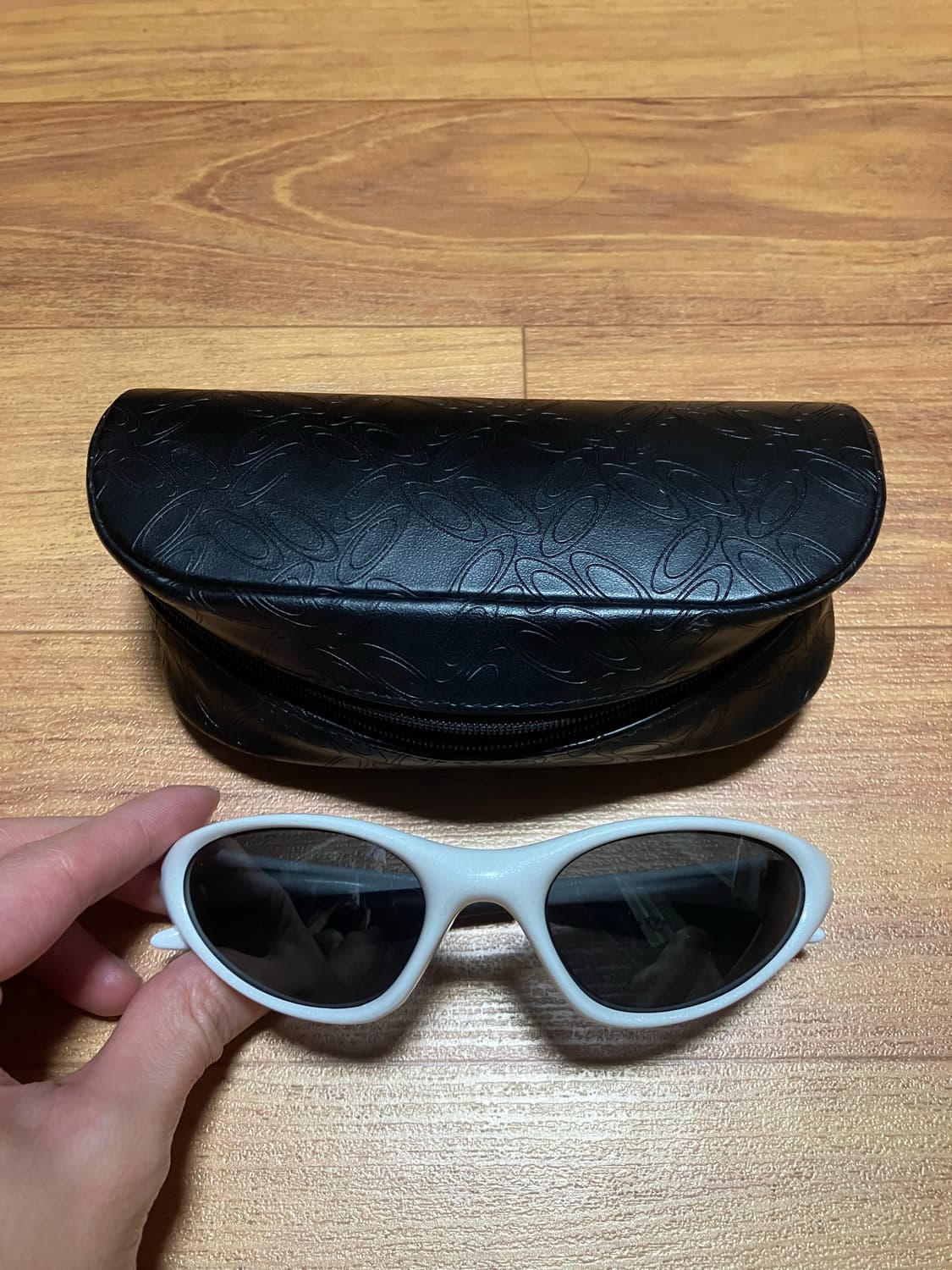 오클리 미뉴트 1.0 새렌즈 펄화이트 상품이미지1