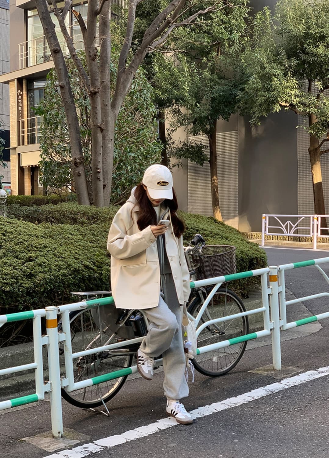 오디너리먼트 마크 하프 비건 레더 자켓 크림 상품이미지8