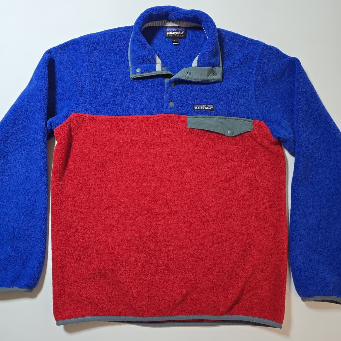 22FW 파타고니아 신칠라 스냅-T 플리스 로얄 블루/레드/그레이 상품이미지1