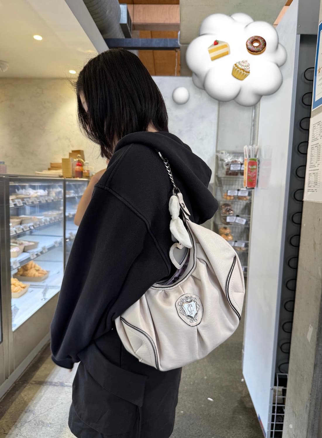 쥬시꾸뛰르 대대장 화이트 가죽숄더백 상품이미지2