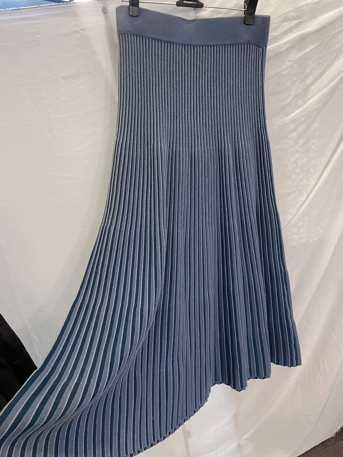 플리츠 니트 롱스커트 블루 상품이미지2