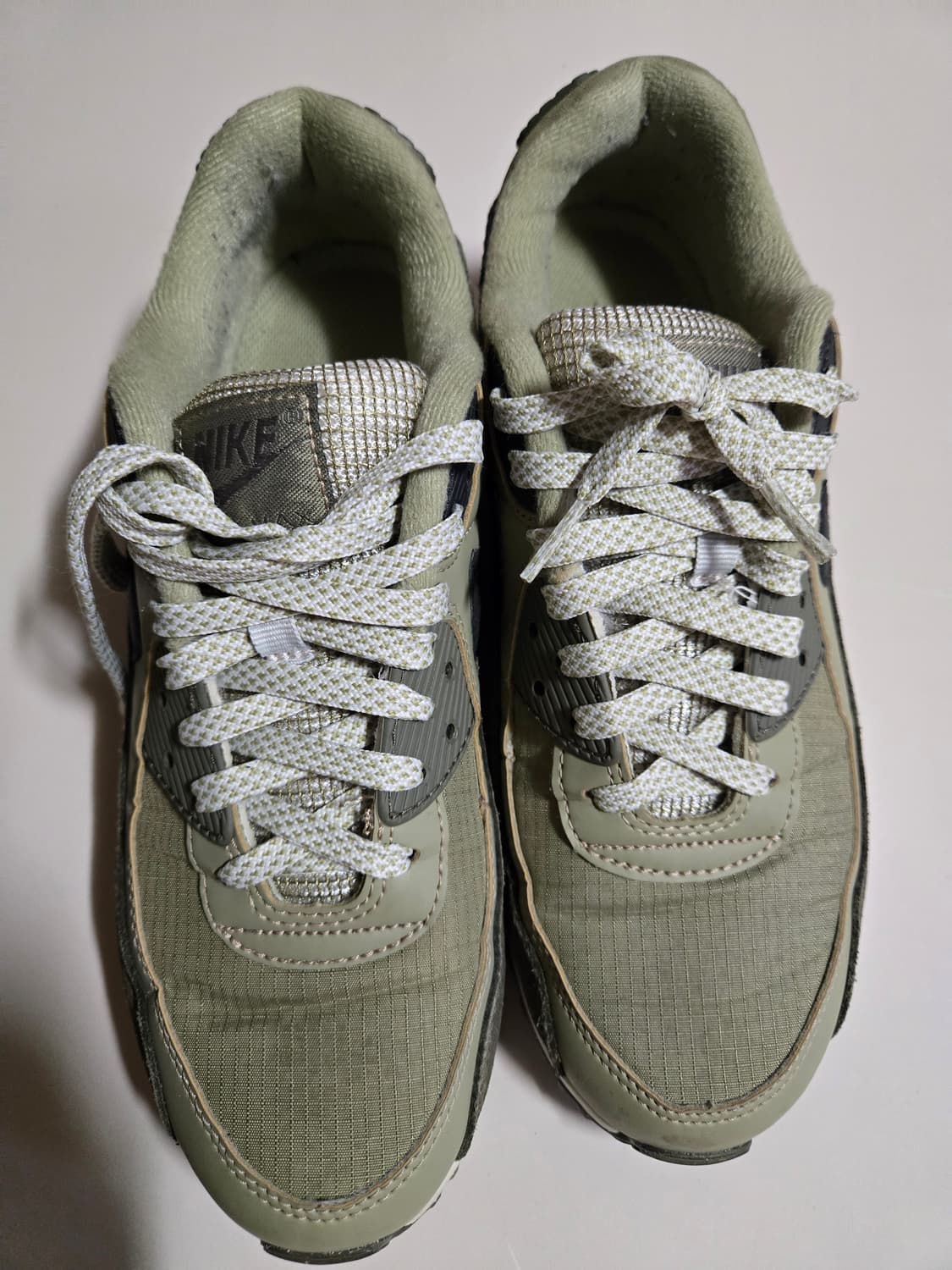 나이키 에어맥스 90 뉴트럴 올리브 미디움 올리브 상품이미지2