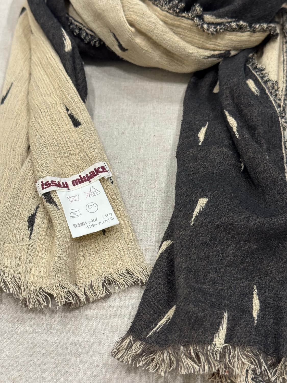 이세이미야케 네일 더블사이드 코튼 머플러 상품이미지3