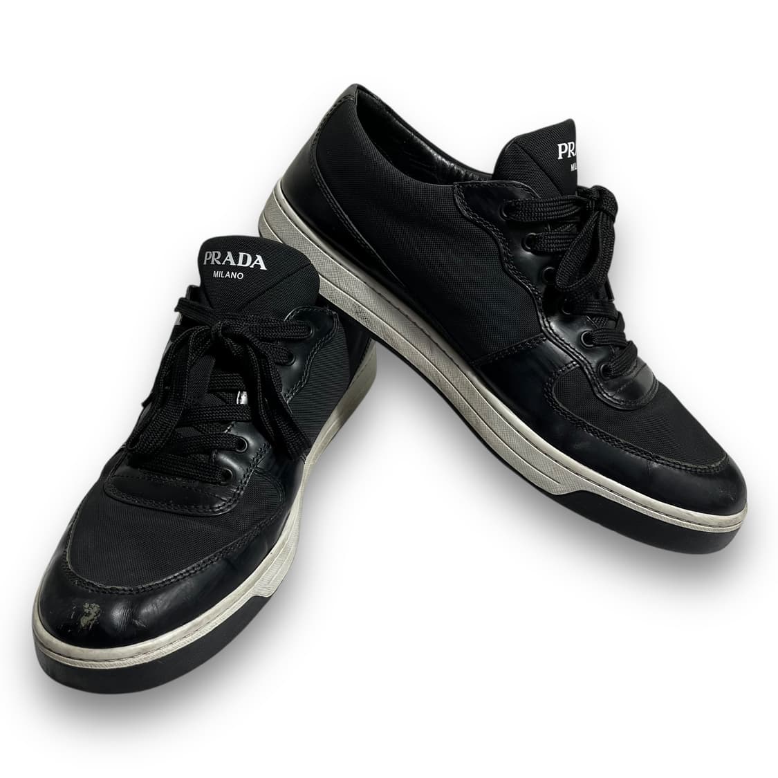 프라다 삼각 로고 로우 컷 레더 다크 스니커즈 상품이미지2