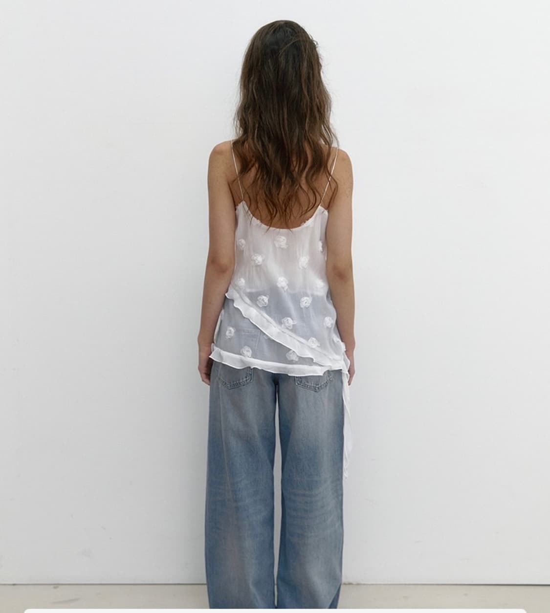 아수라 FLOWER CHIFFON RUFFLE BLOUSE (WHITE) 상품이미지3