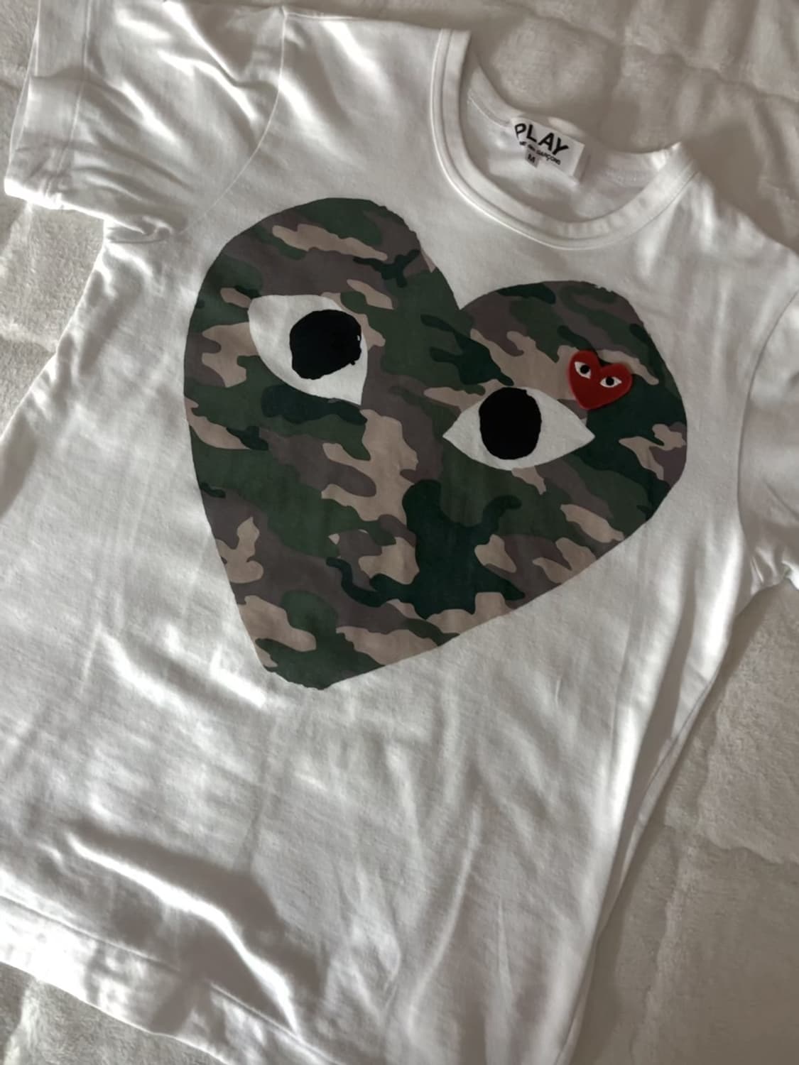 플레이 꼼데가르송 카모플라주 하트 티셔츠 화이트 M 상품이미지1