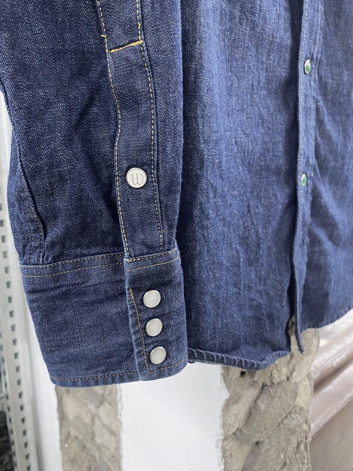 토가 풀라 x 랭글러 웨스턴 스터드 데님 셔츠 상품이미지4