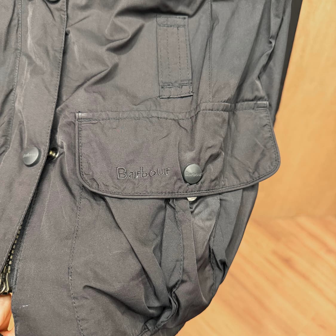 바버 필드 자켓 멀티 포켓 에폴렛 스탠드 카라 디테일 네이비 상품이미지6