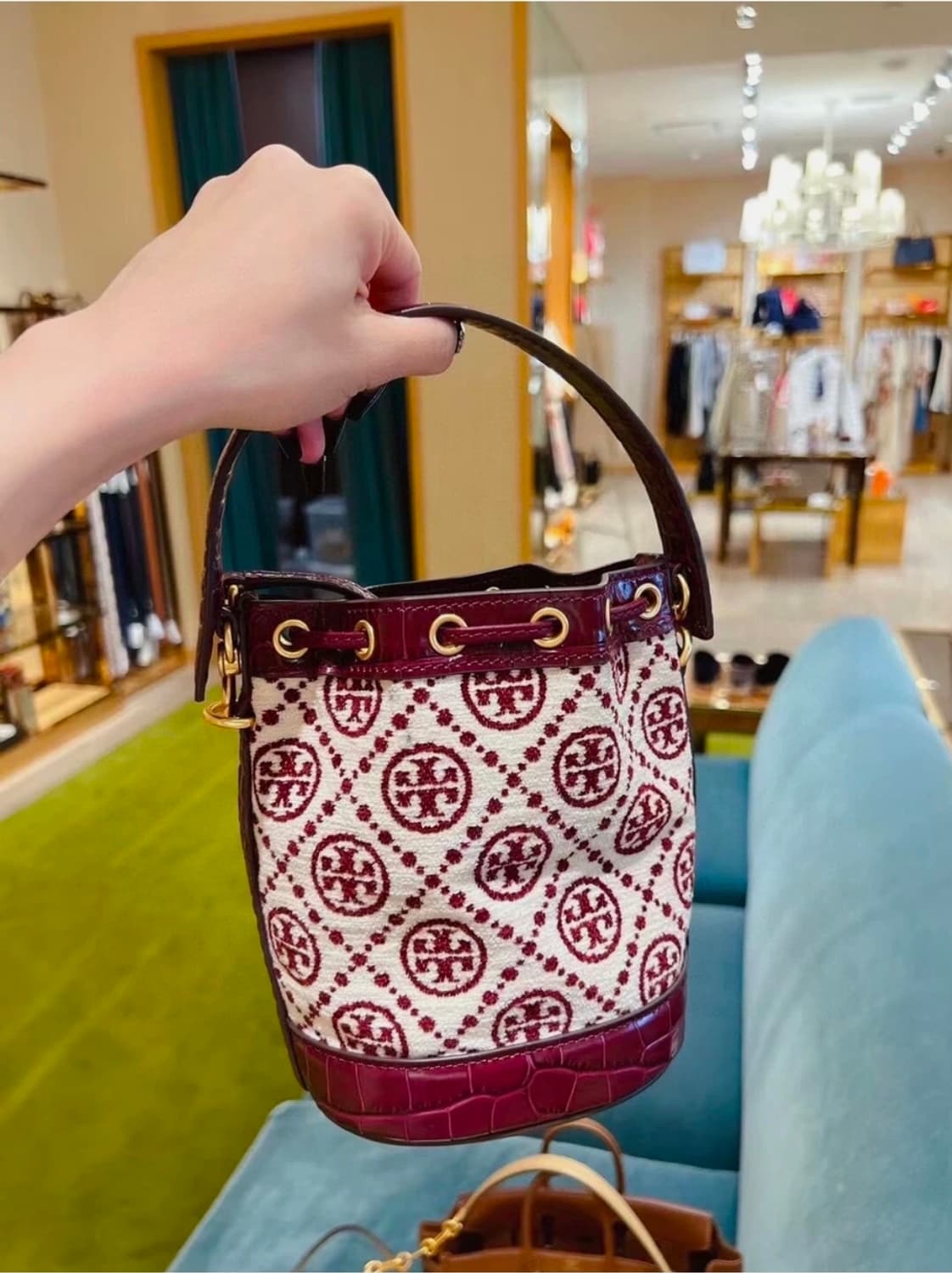 토리버치 T모노그램 로고 크로스 버킷백  상품이미지1