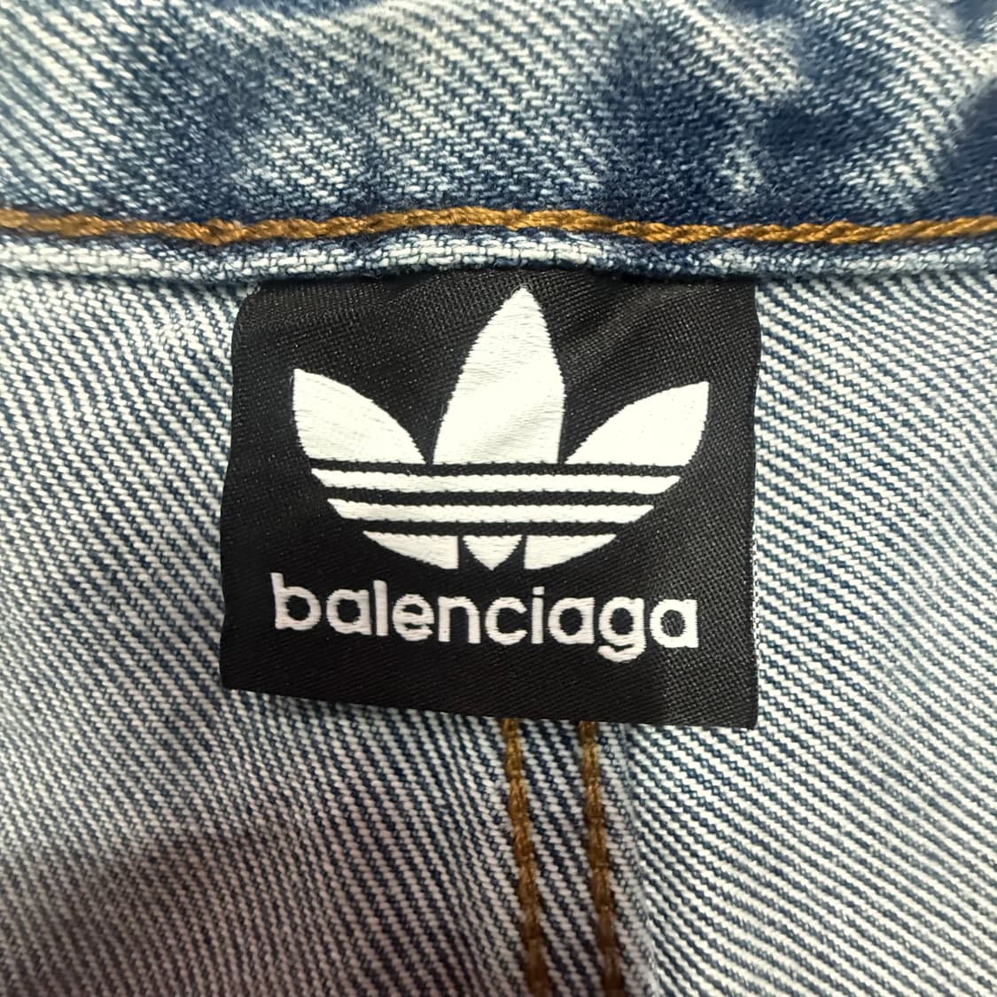 발렌시아가x아디다스 배기 트라우저 데님팬츠 연청 상품이미지8