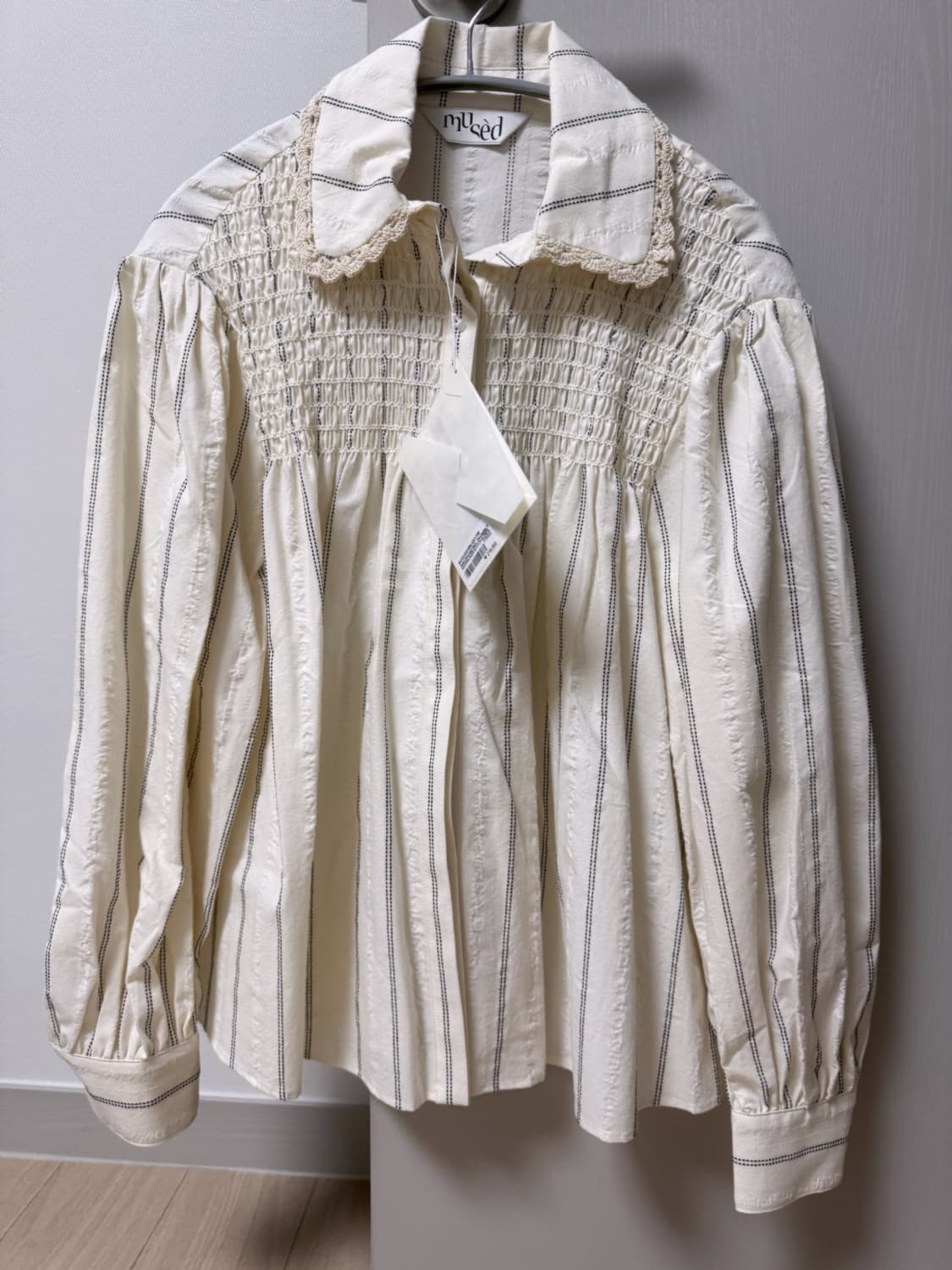 뮤제드 셔츠 블라우스 Soleil Smocked Shirt - Seers 상품이미지7