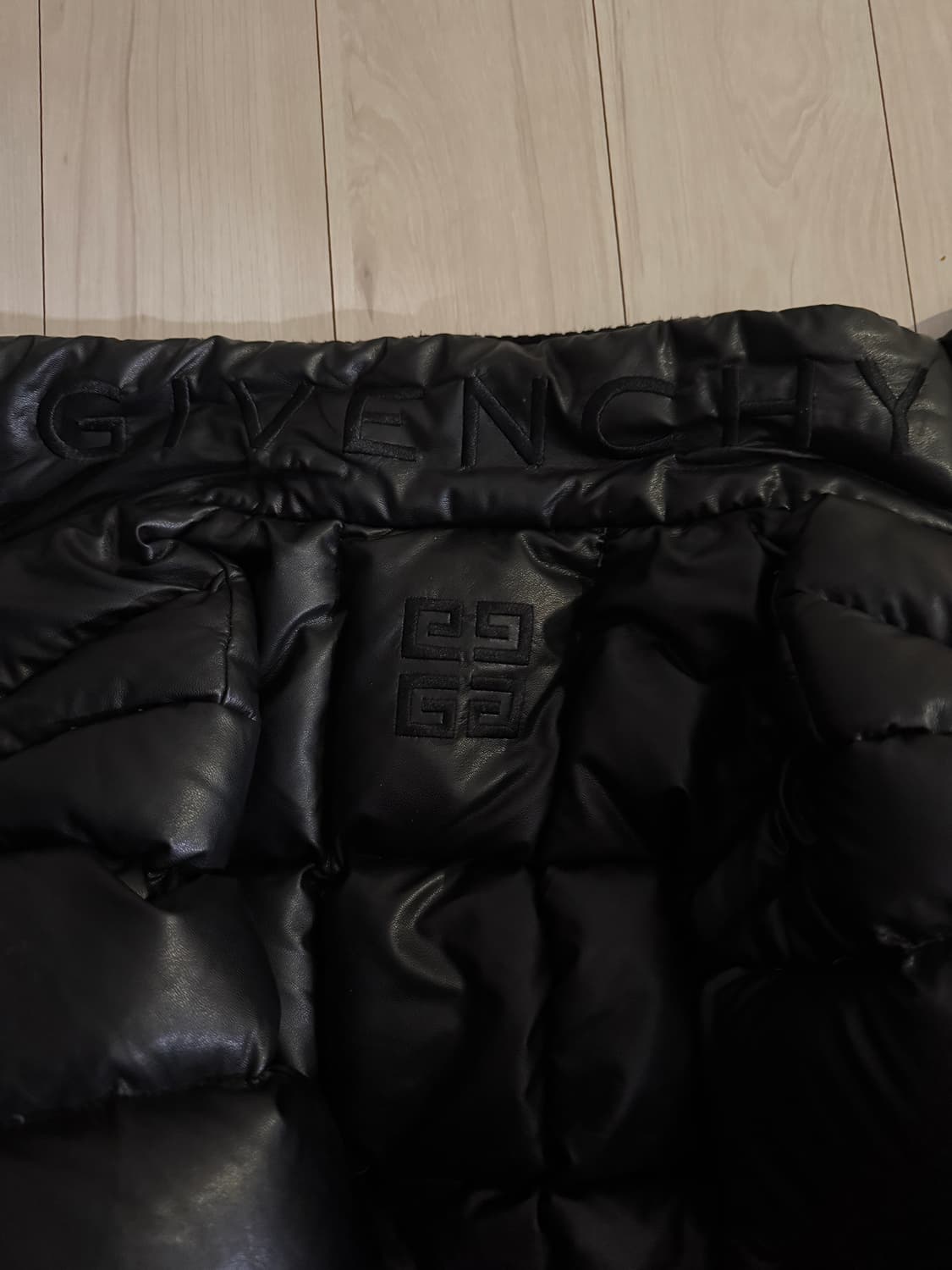 Givenchy 숏패딩 블랙 kids 14y 정품 상품이미지3