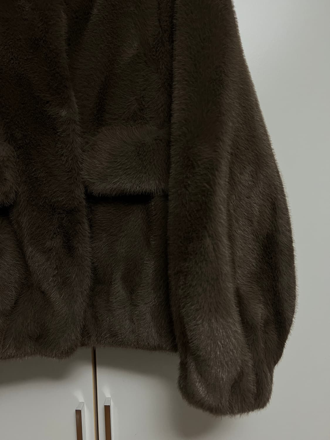 앤클라인 브라운 하이넥 밴딩 크롭 퍼자켓 상품이미지2