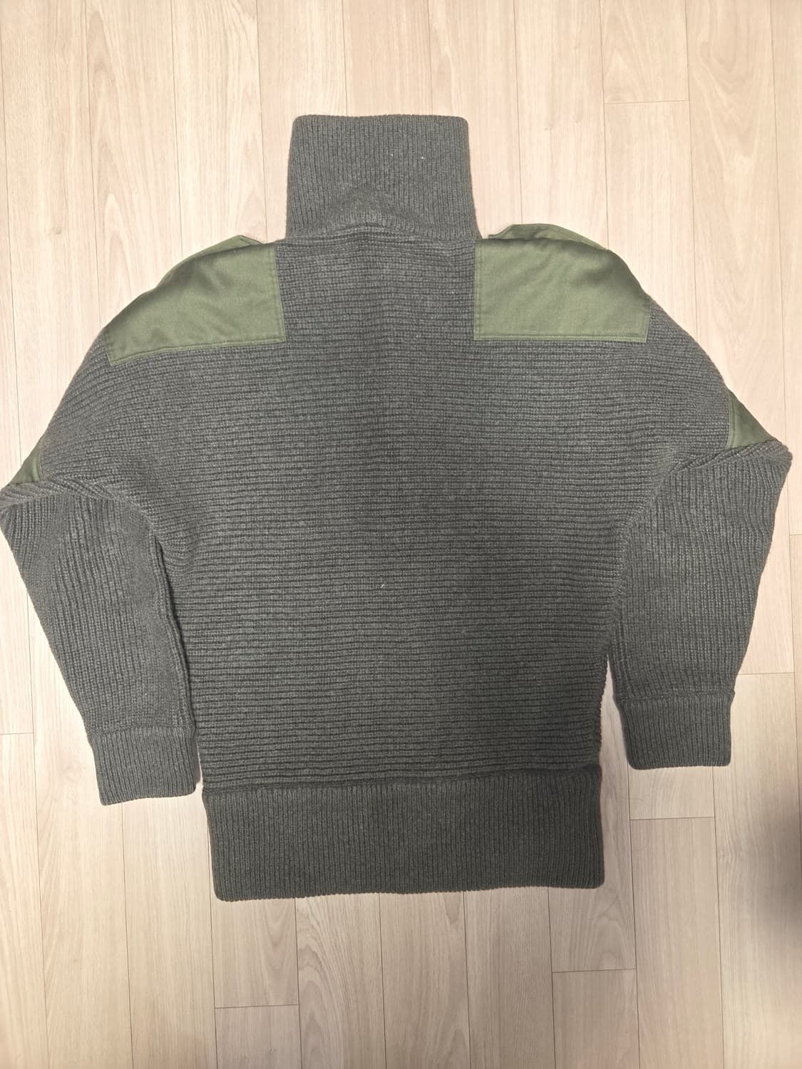 밀리터리 풀 오버 스웨터  상품이미지3