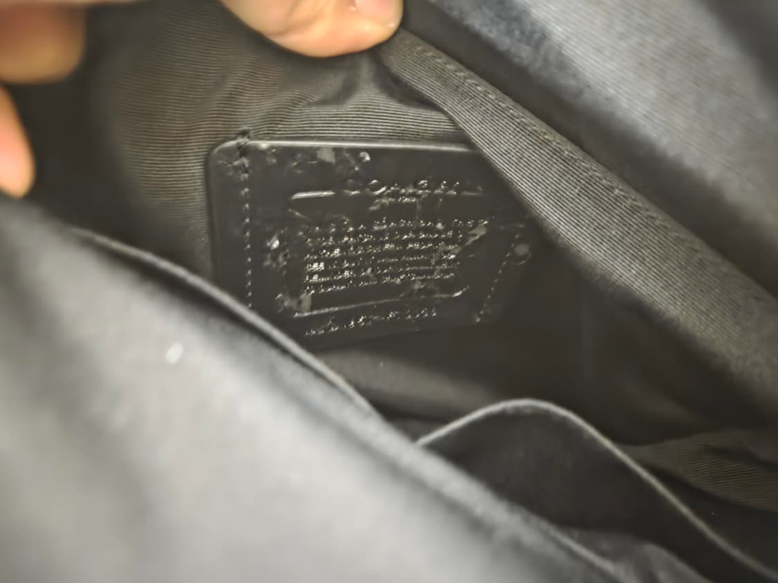 코치 시그니처 패턴 크로스백 블랙 상품이미지3