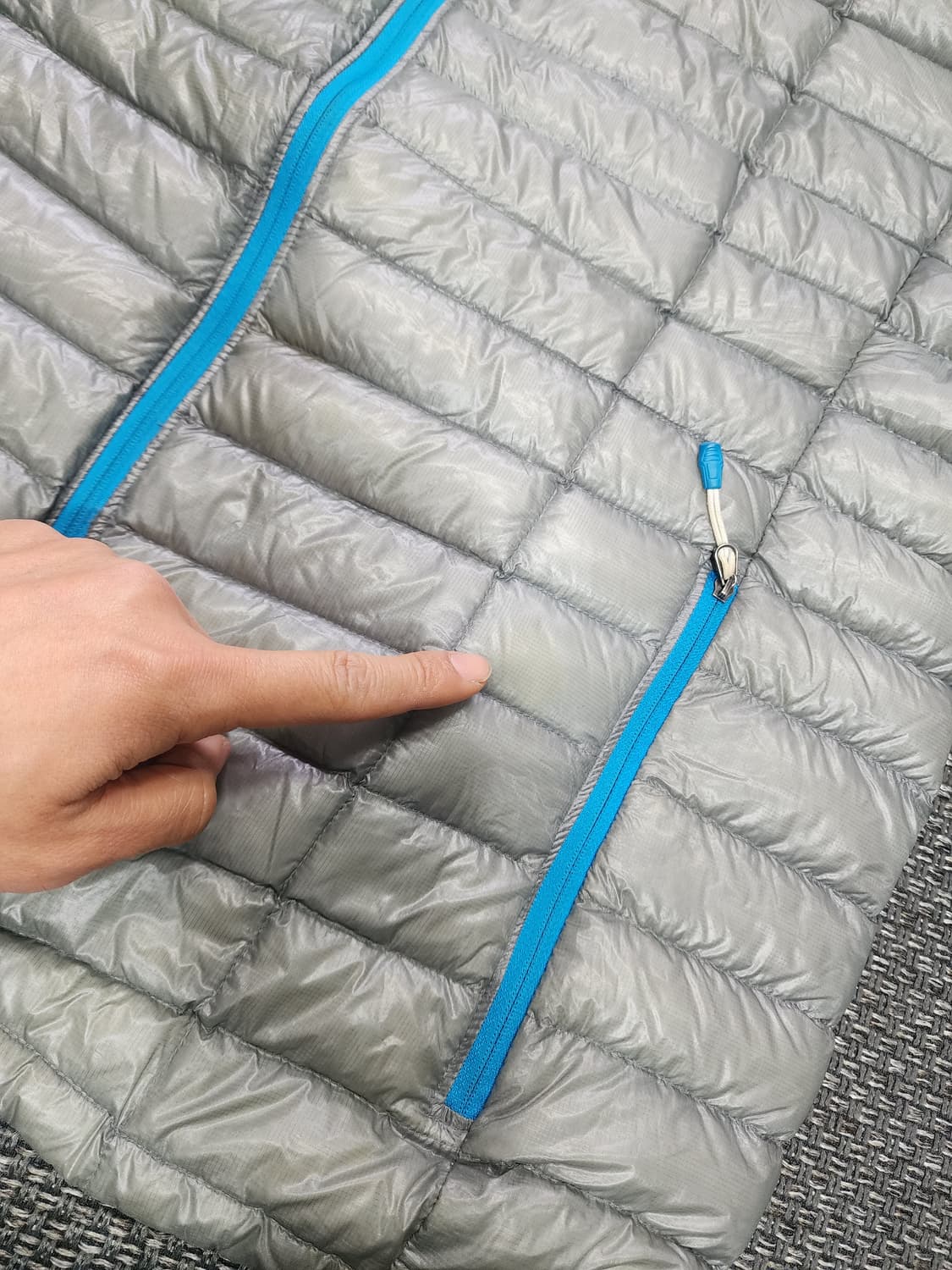 마운틴하드웨어 후드 경량 다운패딩 100 L 사이즈  상품이미지4