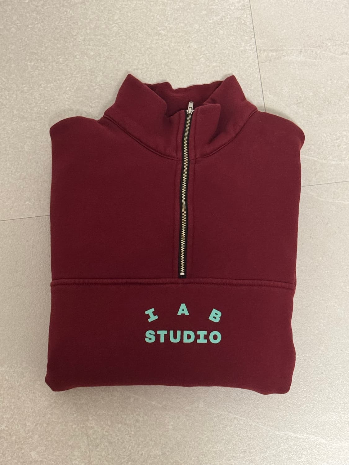 아이앱 스튜디오 하프집업 버건디 L 상품이미지1