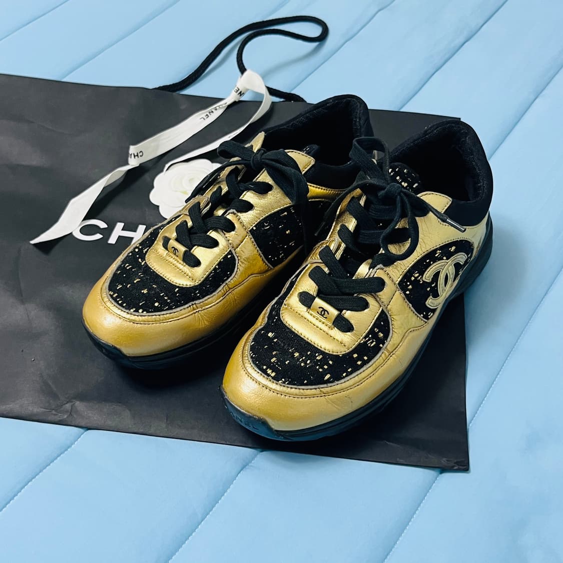 샤넬CC 로고 트워드 골드 레더 스니커즈 상품이미지3