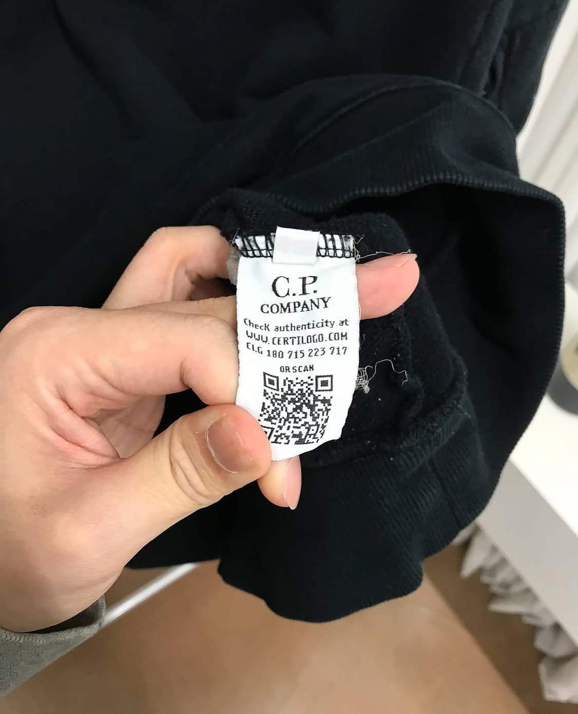 씨피컴퍼니 렌즈 맨투맨 상품이미지7