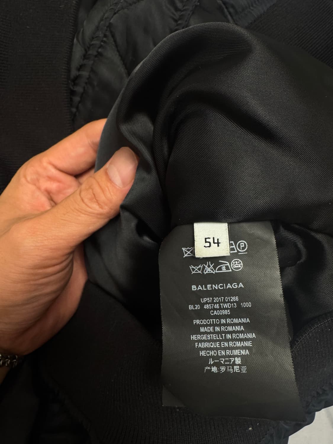 [54] 발렌시아가 17시즌 봄버 블랙 (로고X) 상품이미지6