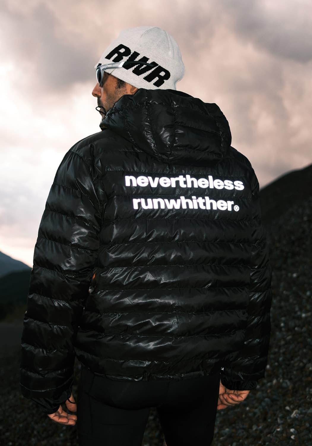 런위더 경량패딩 블랙 새상품 상품이미지2