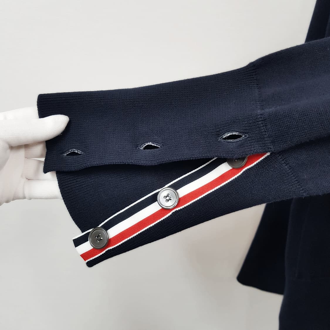 톰브라운 여성 4바 스트라이프 이그재저레이트핏 롱 가디건 FKC424A  상품이미지3